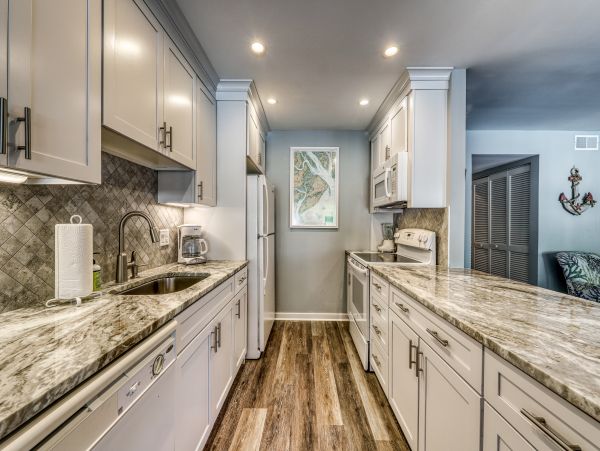 Hilton Head Gorgeous Three Bedroom Condo with Golf and Tennis Access