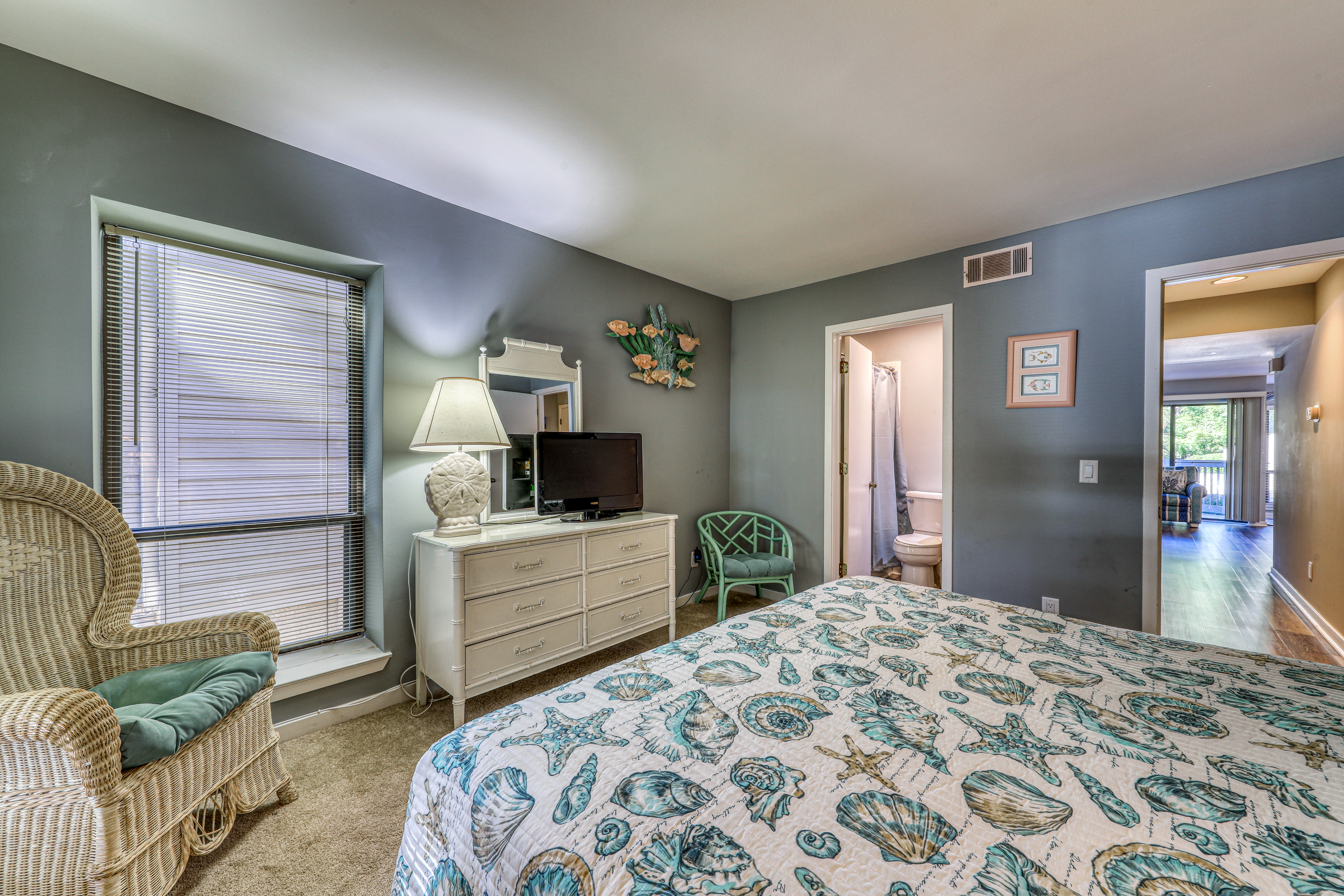 Hilton Head Gorgeous Three Bedroom Condo with Golf and Tennis Access