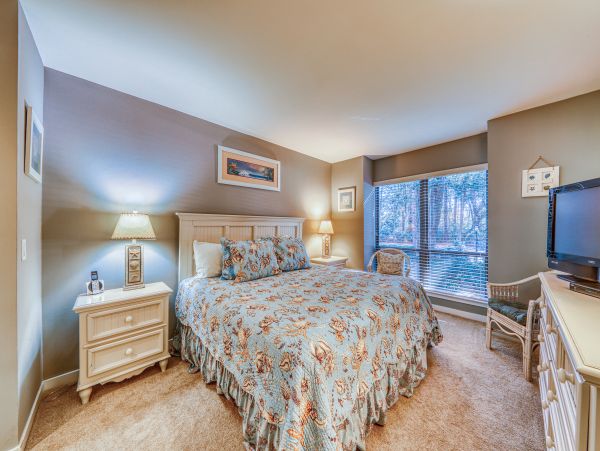 Hilton Head Gorgeous Three Bedroom Condo with Golf and Tennis Access