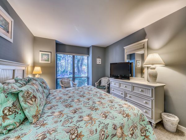 Hilton Head Gorgeous Three Bedroom Condo with Golf and Tennis Access