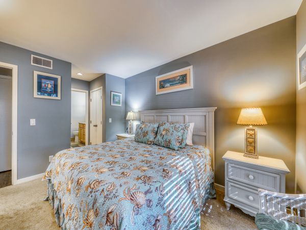 Hilton Head Gorgeous Three Bedroom Condo with Golf and Tennis Access