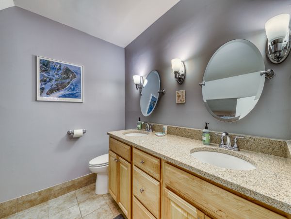 Hilton Head Gorgeous Three Bedroom Condo with Golf and Tennis Access