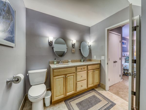Hilton Head Gorgeous Three Bedroom Condo with Golf and Tennis Access