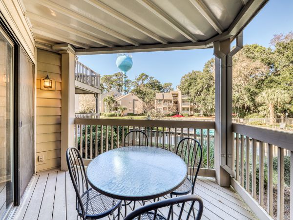 Hilton Head Gorgeous Three Bedroom Condo with Golf and Tennis Access