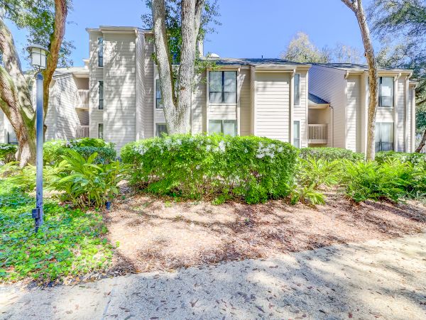 Hilton Head Gorgeous Three Bedroom Condo with Golf and Tennis Access