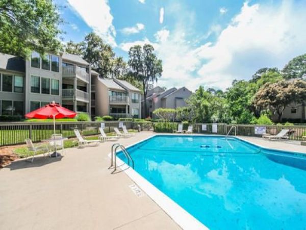 Hilton Head Gorgeous Three Bedroom Condo with Golf and Tennis Access