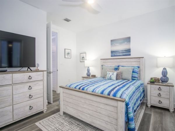Marathon Vacation Pool Home with Boat Dock Walk To Beach