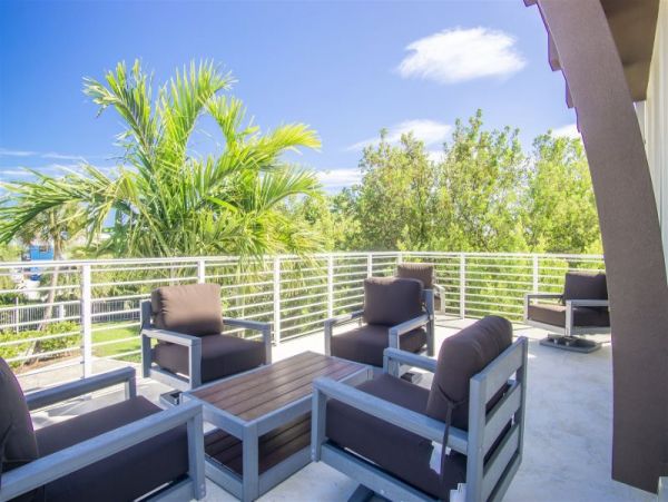 Marathon Vacation Pool Home with Boat Dock Walk To Beach