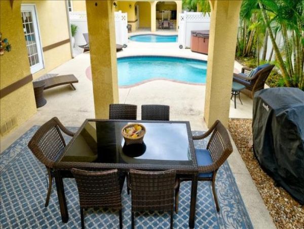 Holmes Beach 3 Bedroom Home with Pool & Walk to Beach
