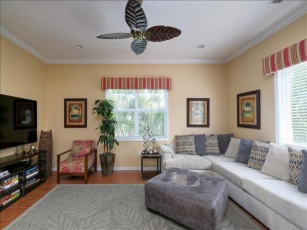 Holmes Beach 3 Bedroom Home with Pool & Walk to Beach
