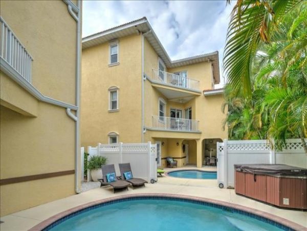Holmes Beach 3 Bedroom Home with Pool & Walk to Beach