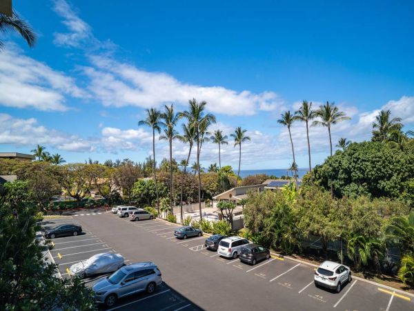 Beautiful Kihei Vacation Studio Walk to Beach with Pool