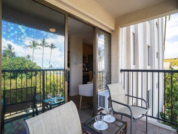 Beautiful Kihei Vacation Studio Walk to Beach with Pool