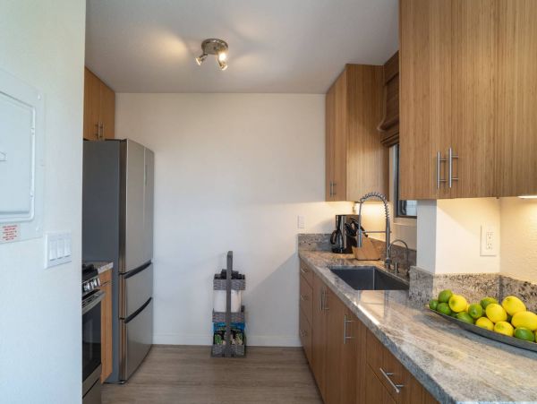Beautiful Kihei Vacation Studio Walk to Beach with Pool