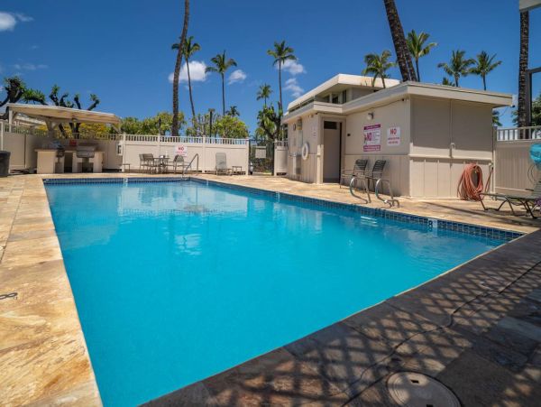 Beautiful Kihei Vacation Studio Walk to Beach with Pool