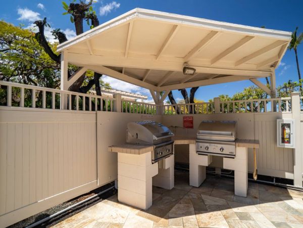 Beautiful Kihei Vacation Studio Walk to Beach with Pool