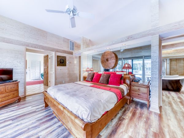 Hilton Head Vacation Home Four Bedroom Walk to Beach