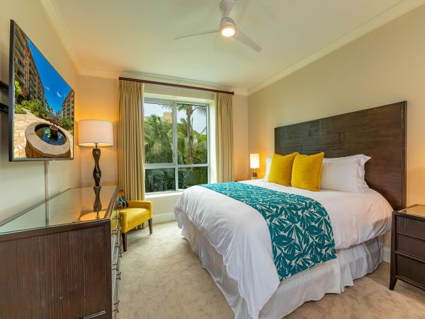 Full Pacific Views Massive out door Lanai- NEW ARRIVAL