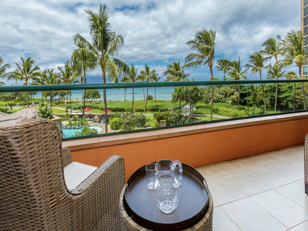 Full Pacific Views Massive out door Lanai- NEW ARRIVAL