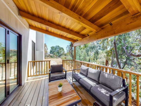Luxury Sophisticated Vacation Pool Home in Malibu 4 Bedrooms