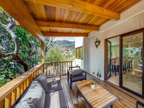 Luxury Sophisticated Vacation Pool Home in Malibu 4 Bedrooms