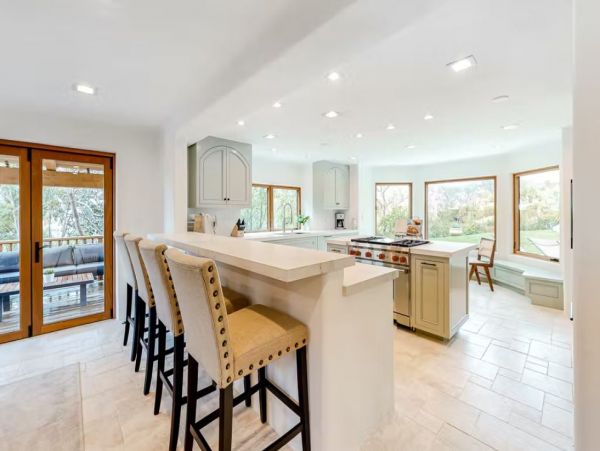 Luxury Sophisticated Vacation Pool Home in Malibu 4 Bedrooms