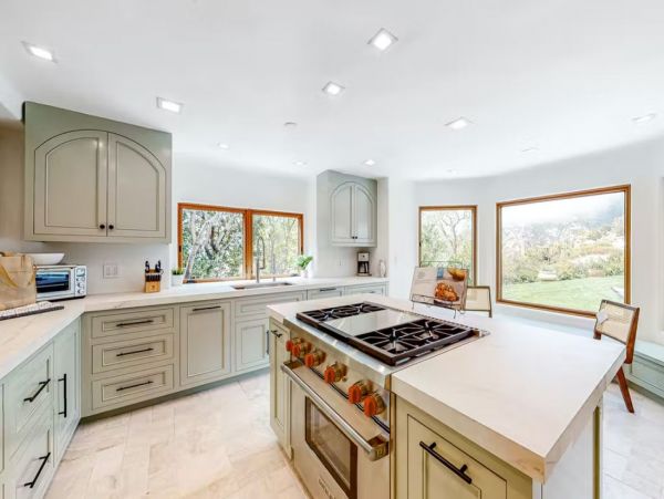 Luxury Sophisticated Vacation Pool Home in Malibu 4 Bedrooms