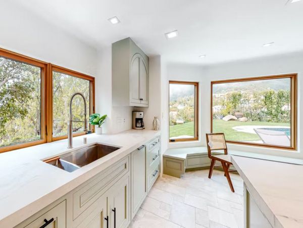 Luxury Sophisticated Vacation Pool Home in Malibu 4 Bedrooms