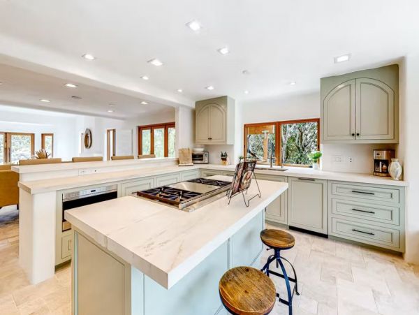 Luxury Sophisticated Vacation Pool Home in Malibu 4 Bedrooms