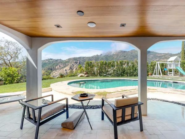 Luxury Sophisticated Vacation Pool Home in Malibu 4 Bedrooms