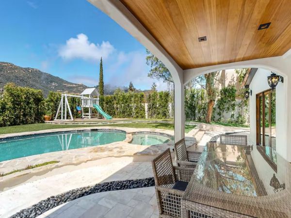 Luxury Sophisticated Vacation Pool Home in Malibu 4 Bedrooms