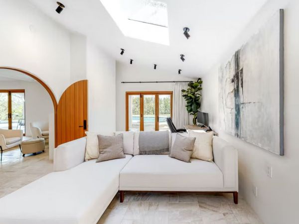 Luxury Sophisticated Vacation Pool Home in Malibu 4 Bedrooms