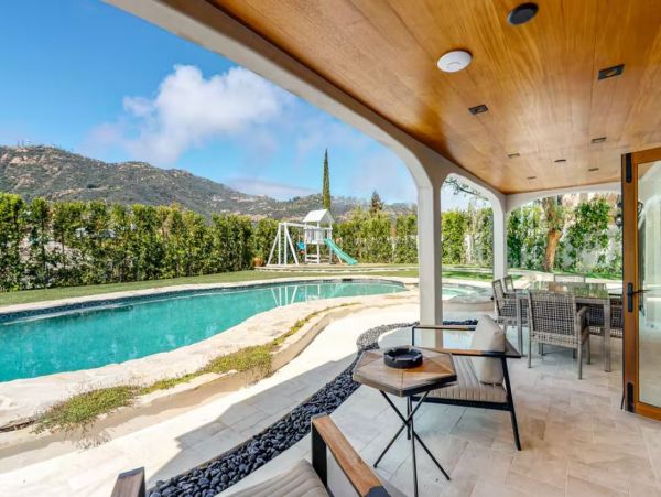Luxury Sophisticated Vacation Pool Home in Malibu 4 Bedrooms