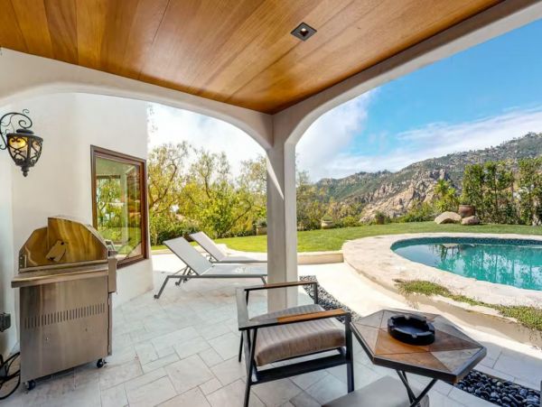 Luxury Sophisticated Vacation Pool Home in Malibu 4 Bedrooms