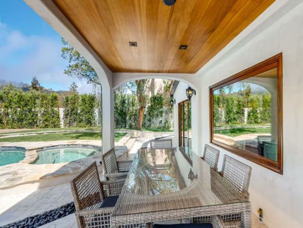 Luxury Sophisticated Vacation Pool Home in Malibu 4 Bedrooms