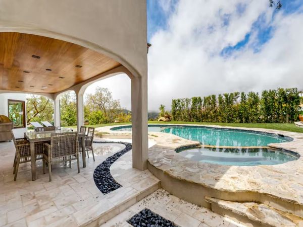 Luxury Sophisticated Vacation Pool Home in Malibu 4 Bedrooms