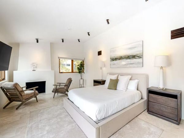Luxury Sophisticated Vacation Pool Home in Malibu 4 Bedrooms