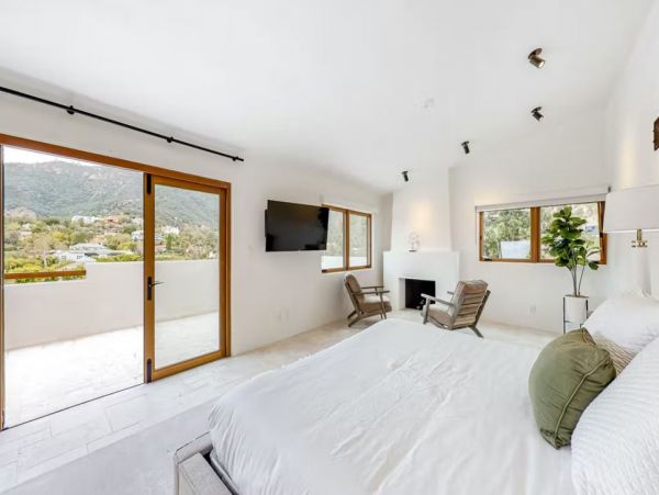 Luxury Sophisticated Vacation Pool Home in Malibu 4 Bedrooms