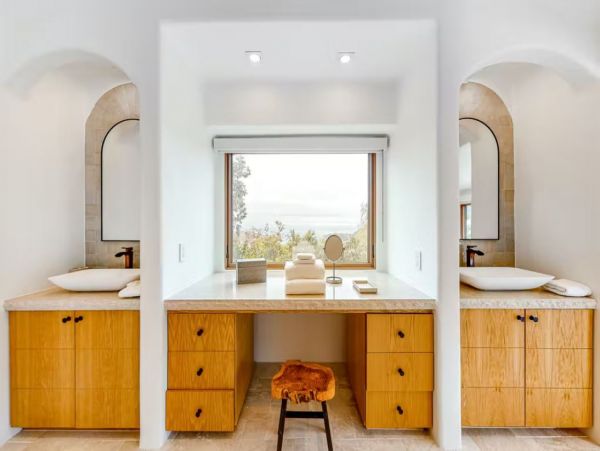 Luxury Sophisticated Vacation Pool Home in Malibu 4 Bedrooms