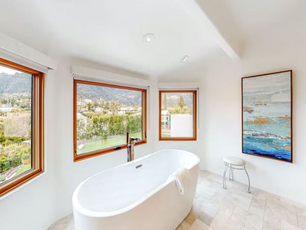 Luxury Sophisticated Vacation Pool Home in Malibu 4 Bedrooms