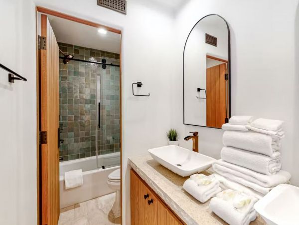 Luxury Sophisticated Vacation Pool Home in Malibu 4 Bedrooms