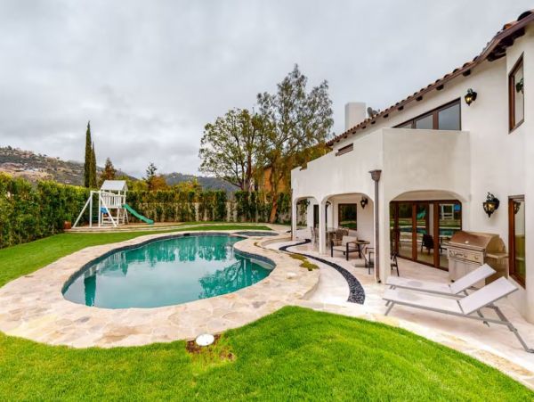 Luxury Sophisticated Vacation Pool Home in Malibu 4 Bedrooms