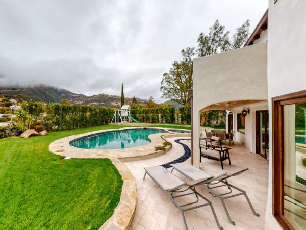 Luxury Sophisticated Vacation Pool Home in Malibu 4 Bedrooms