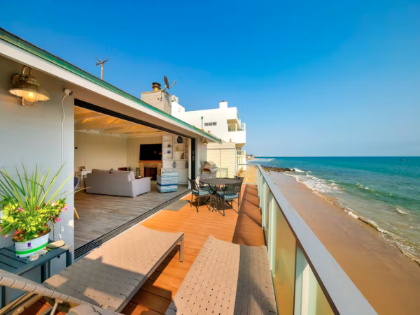 Beautiful Beachfront Home with Panoramic Ocean Views & WIFI