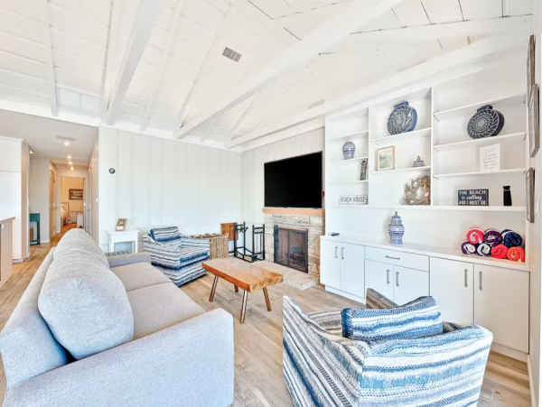 Beautiful Beachfront Home with Panoramic Ocean Views & WIFI