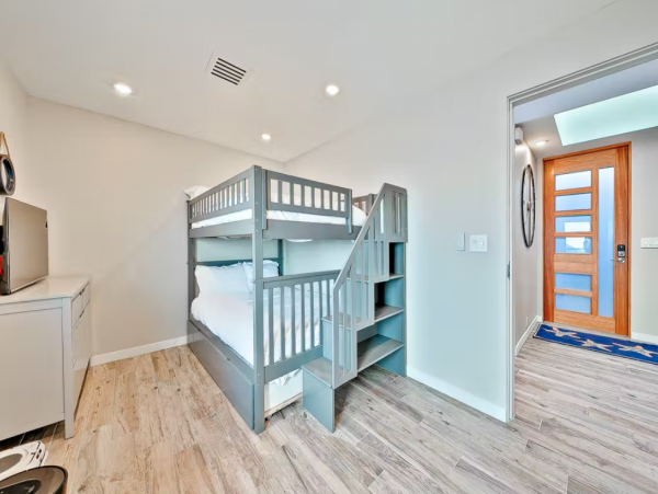 Beautiful Beachfront Home with Panoramic Ocean Views & WIFI