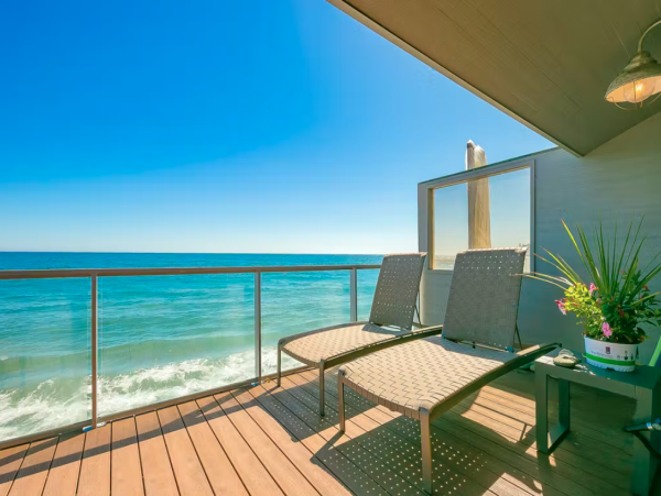 Beautiful Beachfront Home with Panoramic Ocean Views & WIFI