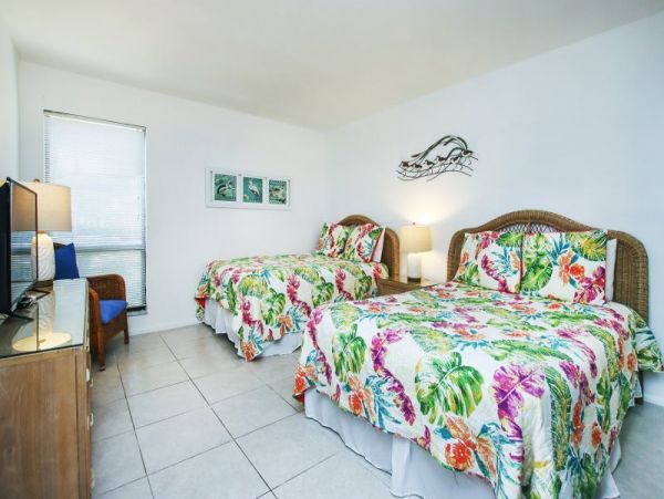 Sanibel Vacation Rental Three Bedroom Sleeps Eight Guests