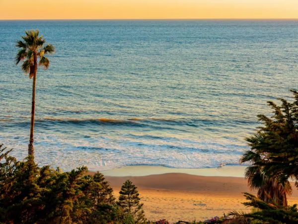Amazing Beachfront Three Bedroom Vacation Home in Malibu