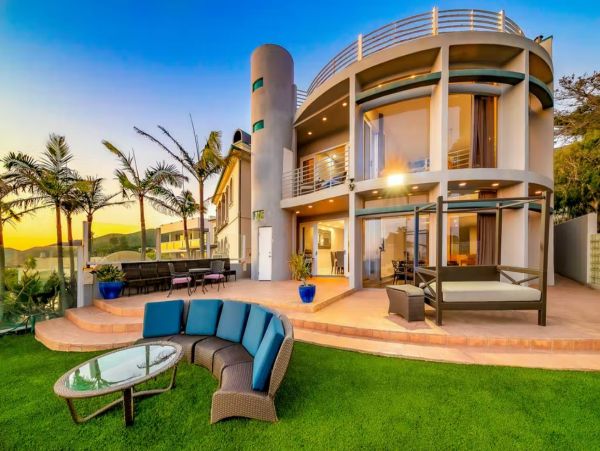 Amazing Beachfront Three Bedroom Vacation Home in Malibu
